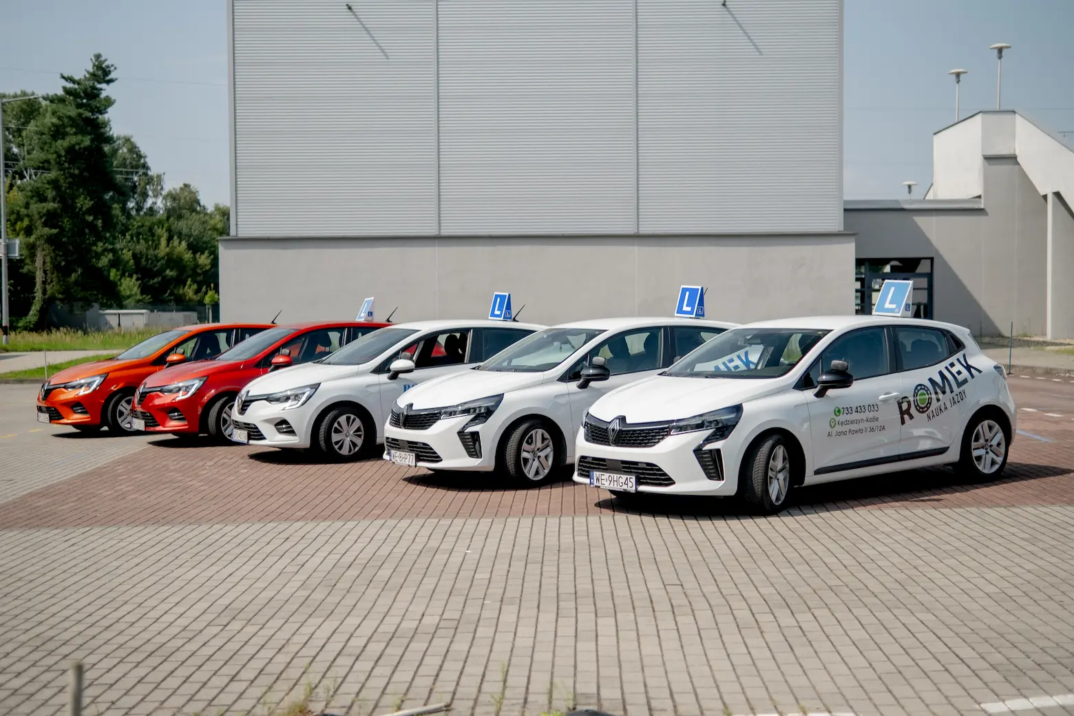 Nowoczesna flota szkoleniowa Renault Clio V – kurs prawa jazdy kat. B Romek Nauka Jazdy Kędzierzyn-Koźle